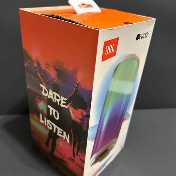 JBL Pulse Speaker with Multicolor LED Display - Picture 1 of 3